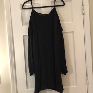 Black cold- shoulder dress 🖤